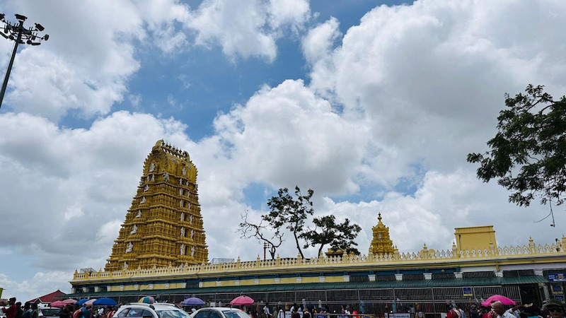 chamundi hills mysore temple view