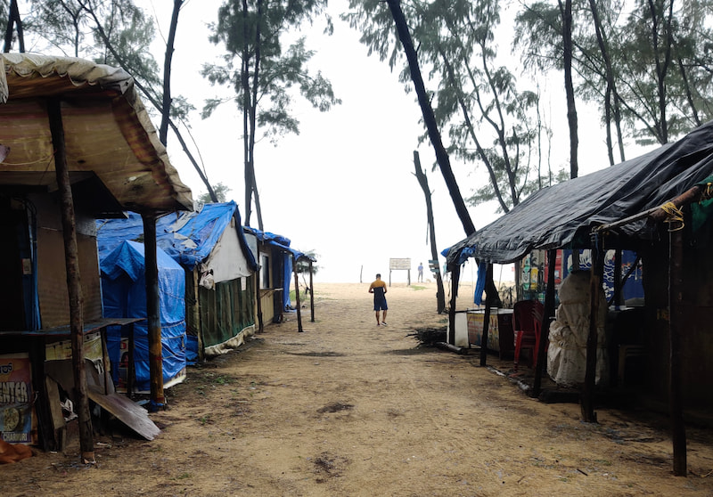 mangalore beach entry road huts view